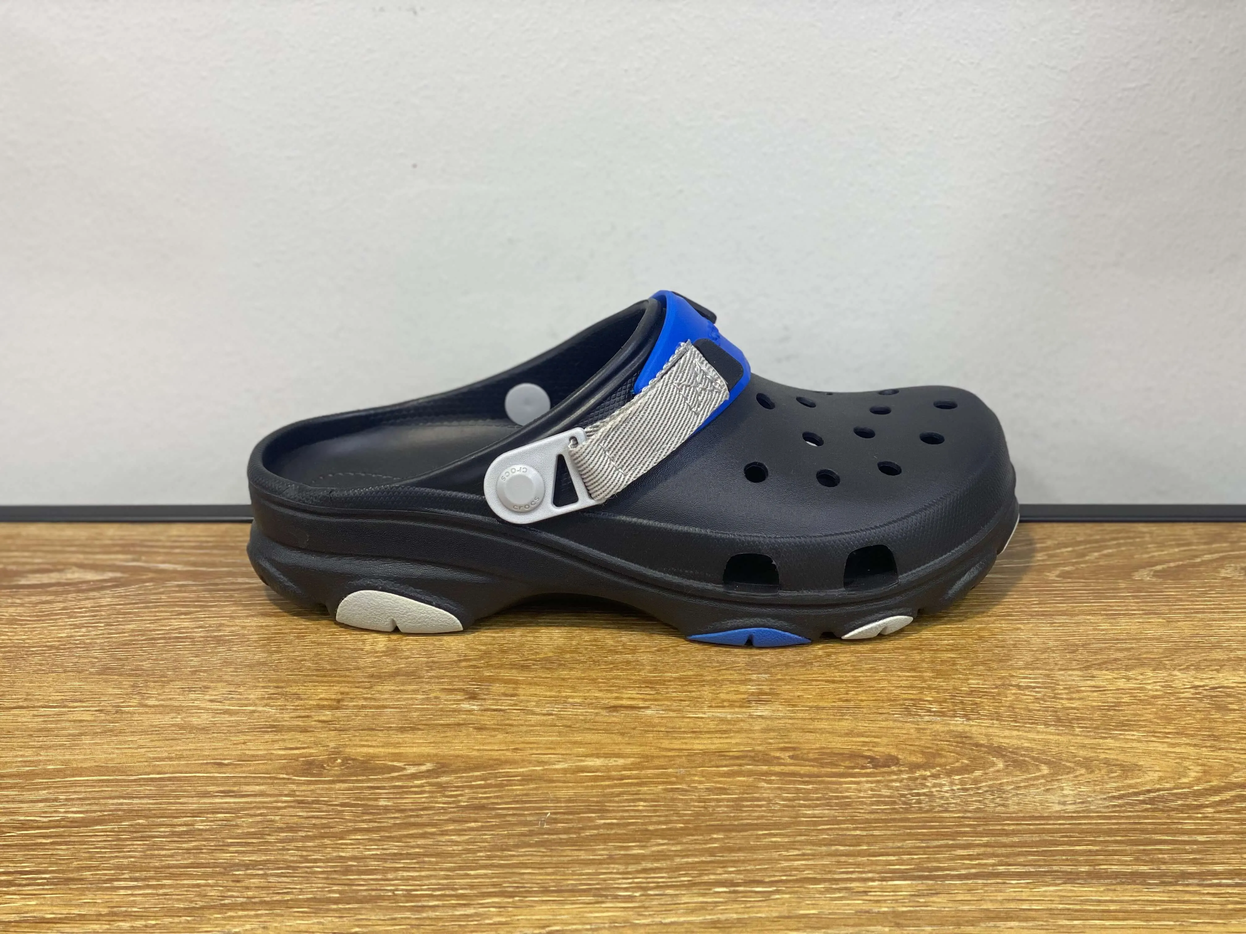 CROCS Classic All Terrain Clog noir et gris et bleu